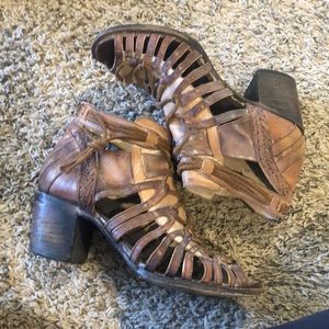 Beautiful Freebird genuine leather sandals.